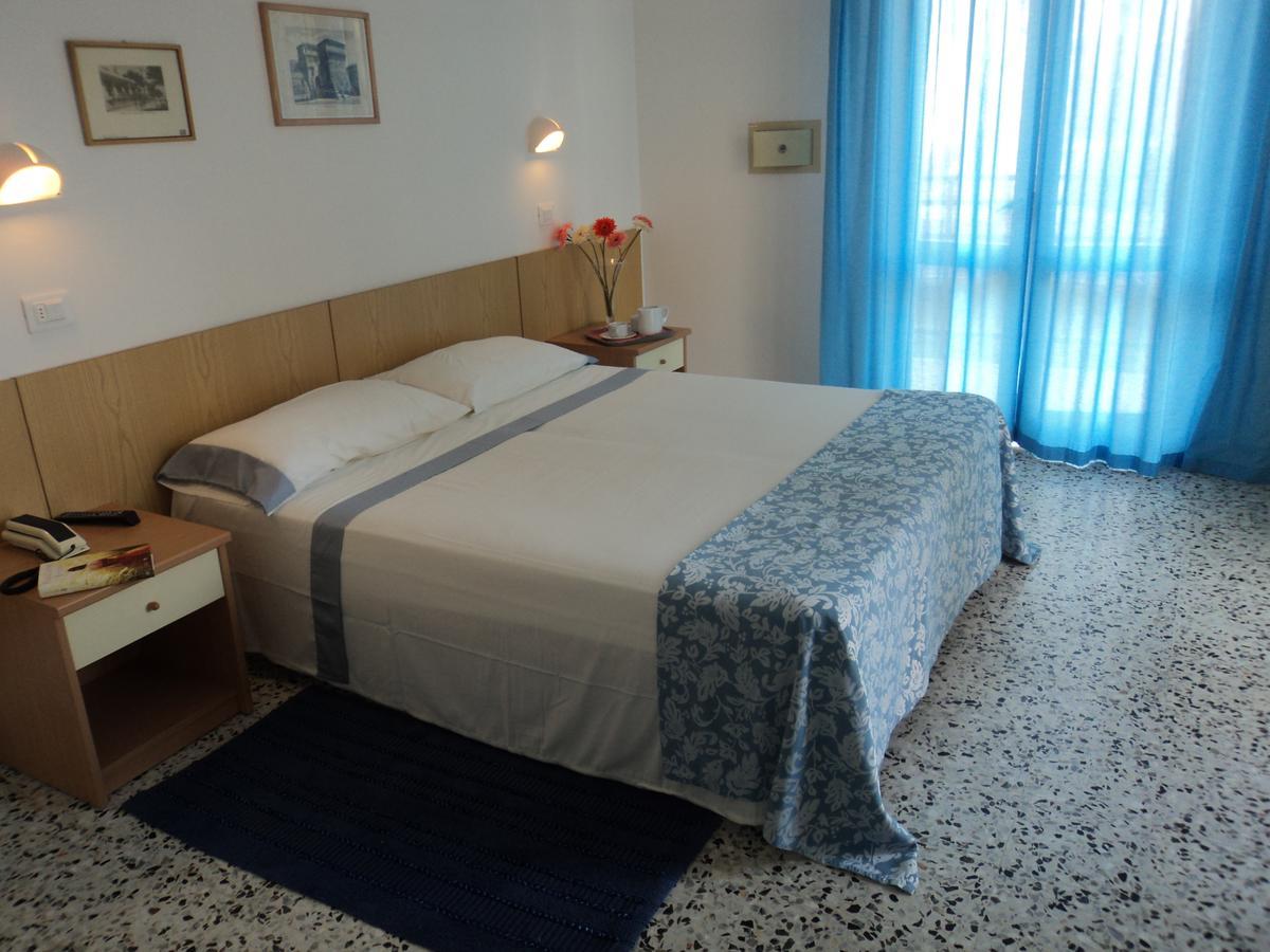 Hotel Irene リッチョーネ エクステリア 写真
